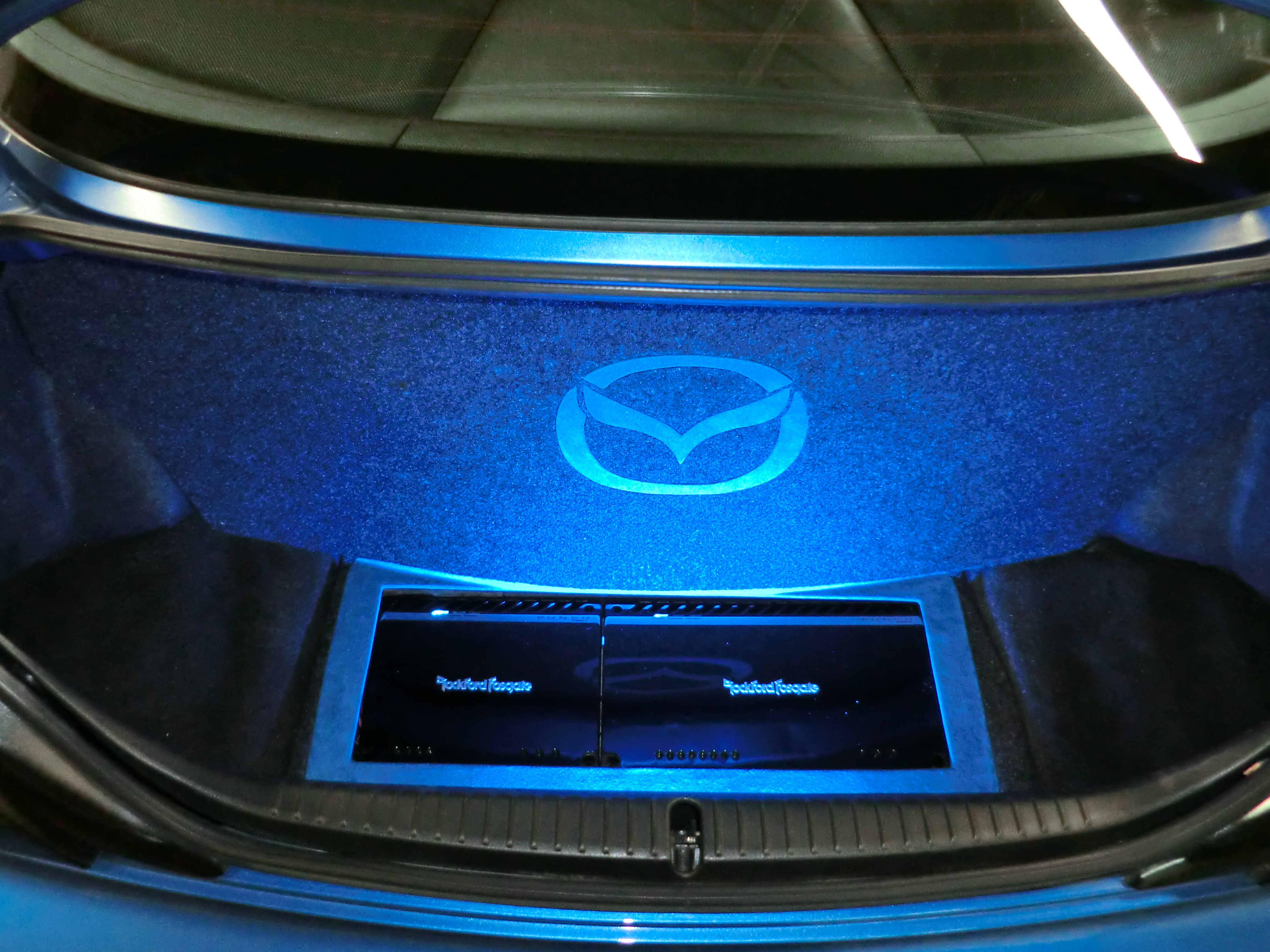 Mazda 6 custom amp rank